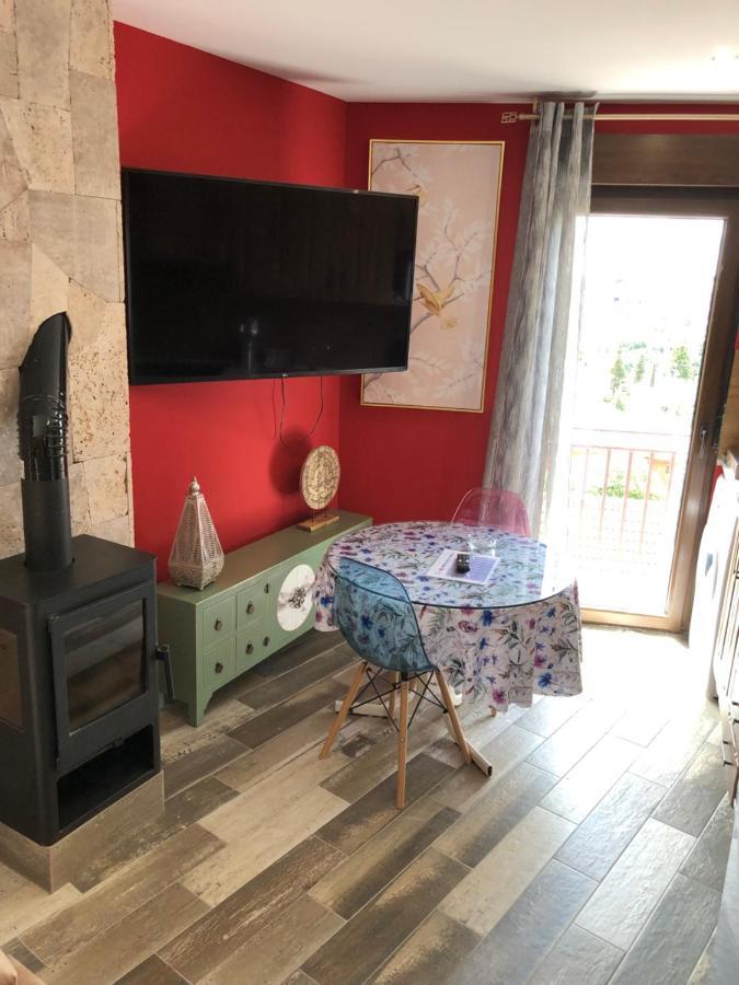 Apartamentos Deluxe Con Jacuzzi O Chimenea Love For Two Collado Mediano Εξωτερικό φωτογραφία