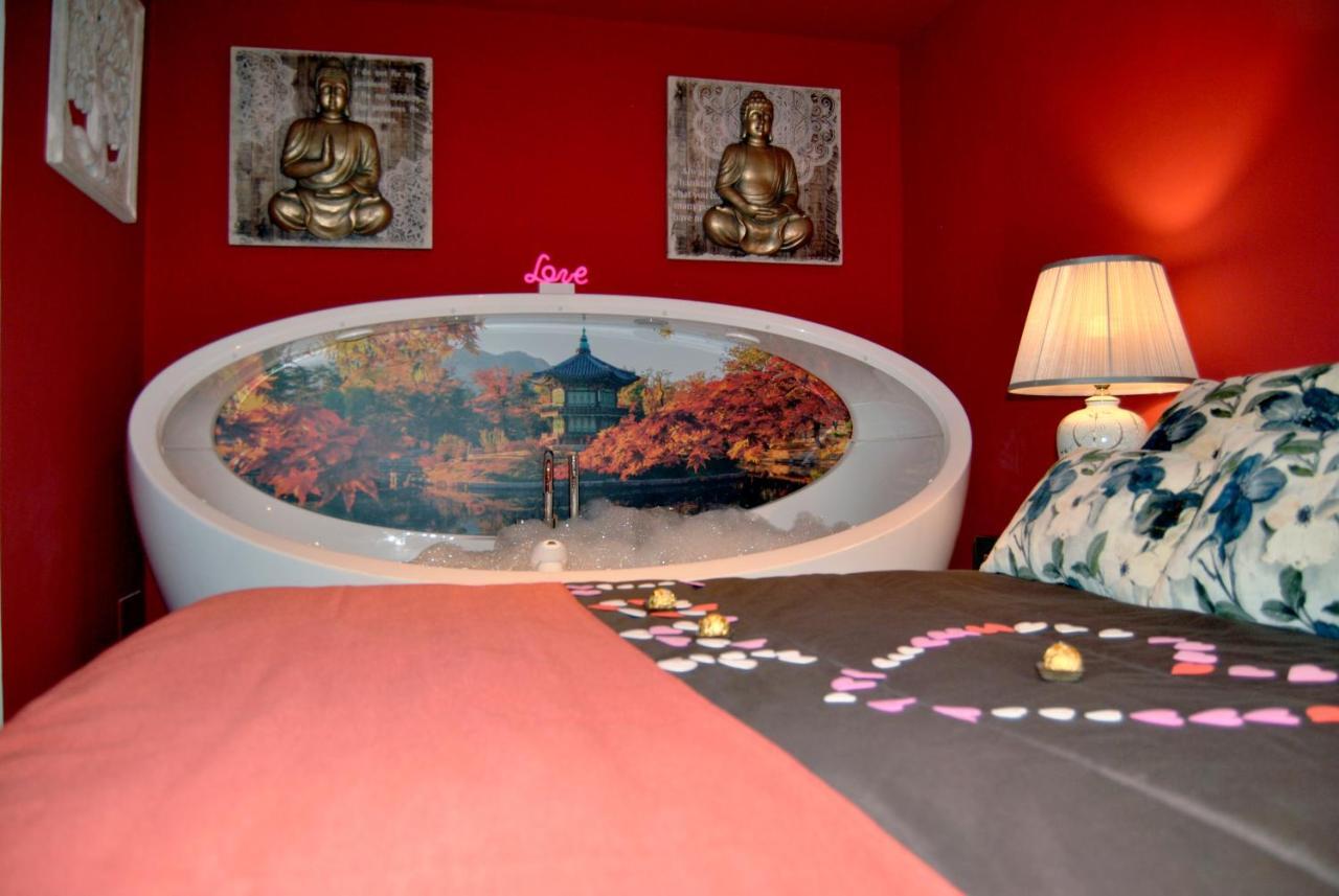 Apartamentos Deluxe Con Jacuzzi O Chimenea Love For Two Collado Mediano Εξωτερικό φωτογραφία